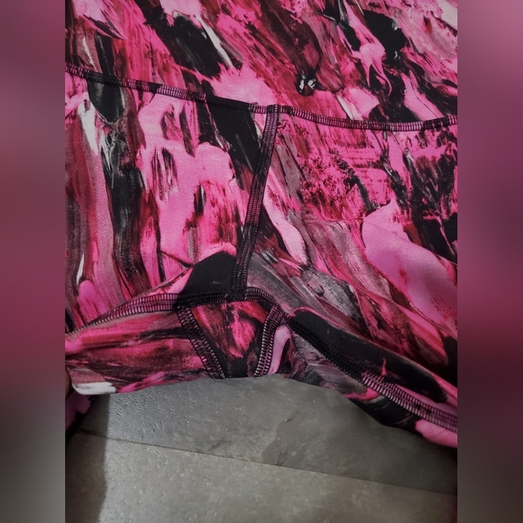 NWOT Lululemon Wunder Train High-Rise Crop 19". Incentive Refresh Multi. 6. - Picture 10 of 13